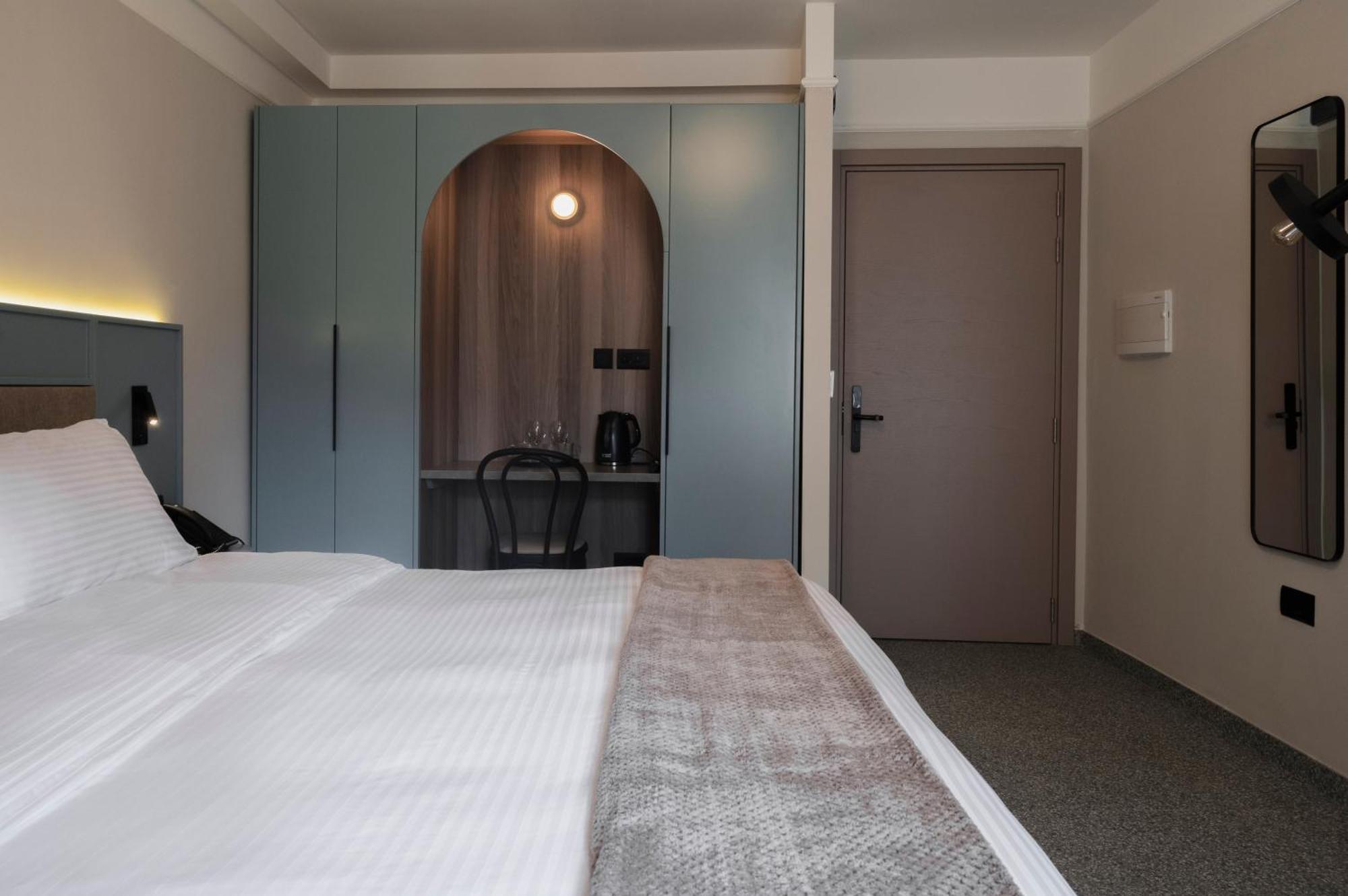 Maria Rosa Suites Victoria Exterior photo